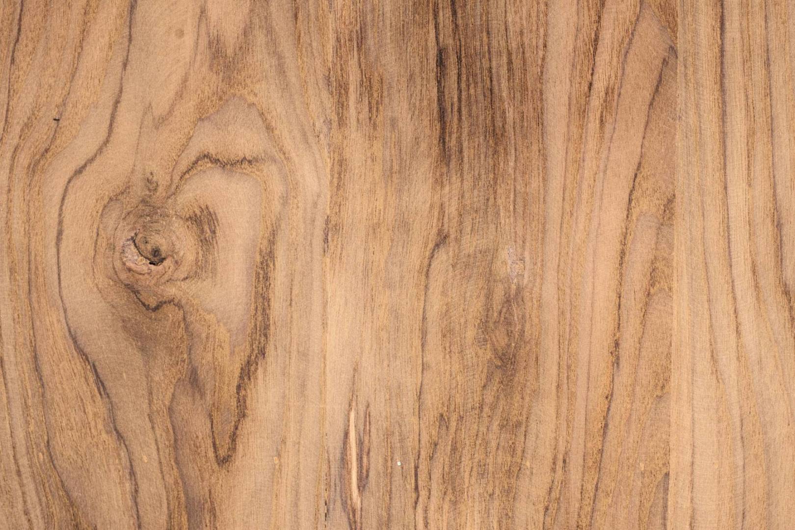Szafy drewniane do sypialni –  na co zwrócić uwagę przy zakupie?